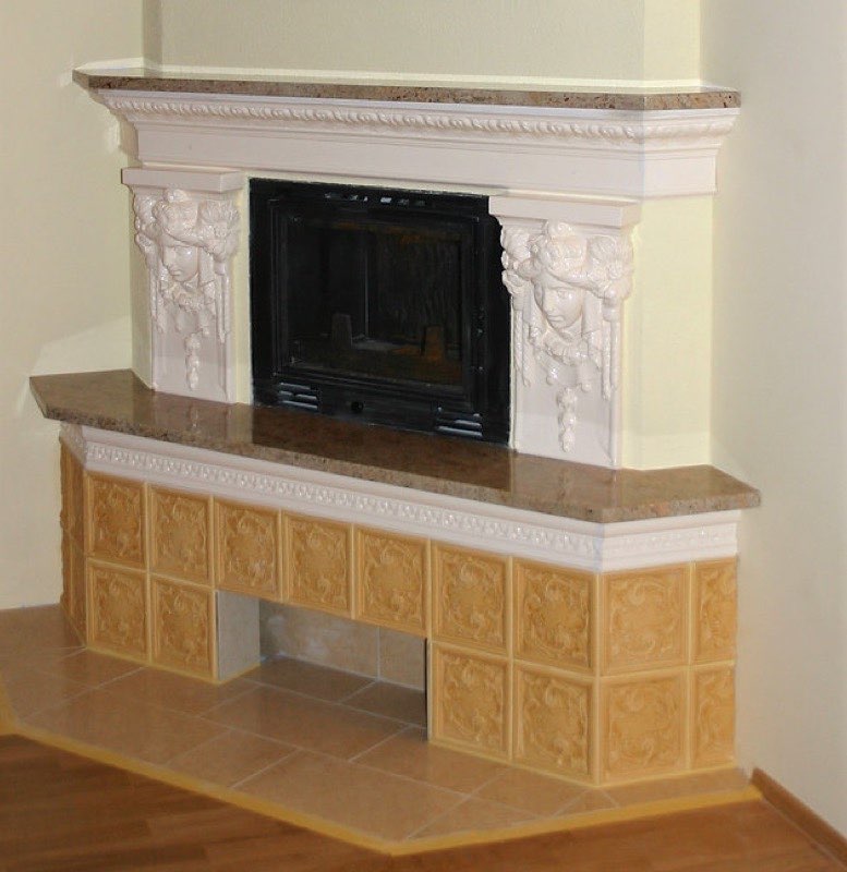 Klasický krb se zdobením