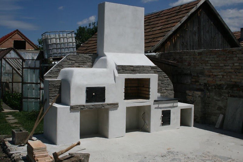 Velký zahradní krb s udírnou